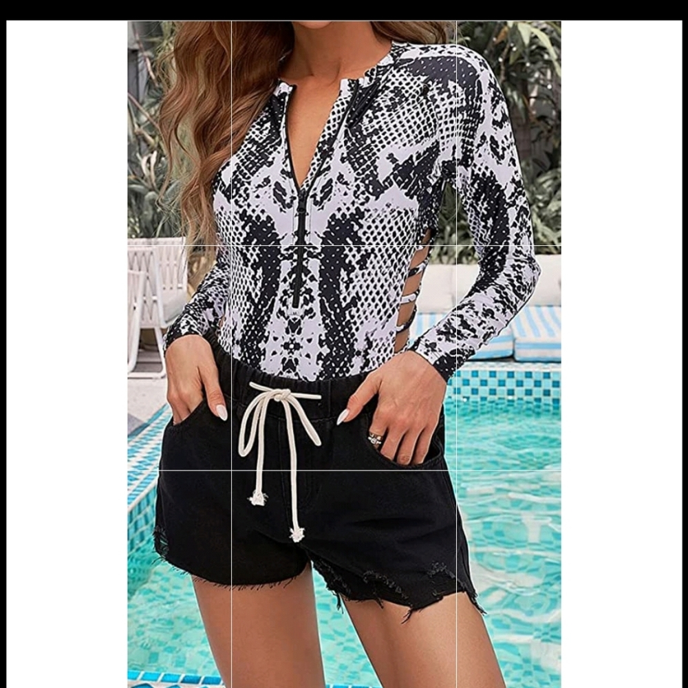 Women's Long Sleeve Snake Print Zipper Cut-Out Rash Guard Swimsuit. - Picture 2 of 11